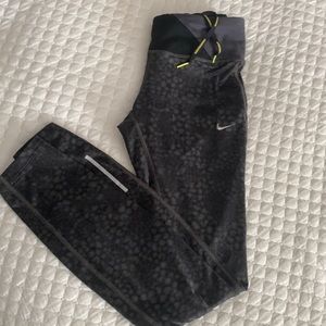 Nike dri-fit black and gray leggings xs